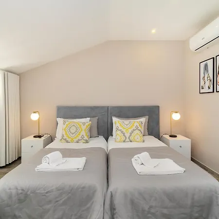 Ponta Grande - Luzia Vila Albufeira